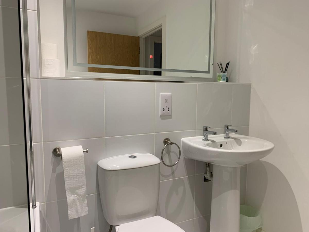 Bright 1Br Apartment In Preston Престън Екстериор снимка